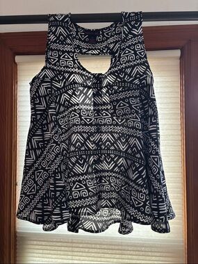 Material Girl Black and White Geometric Keyhole Tank